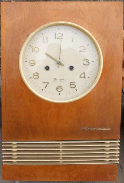 Часы настенные Янтарь, в деревянном корпусе