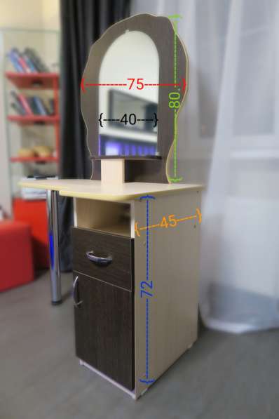 Туалетный стол с зеркалом