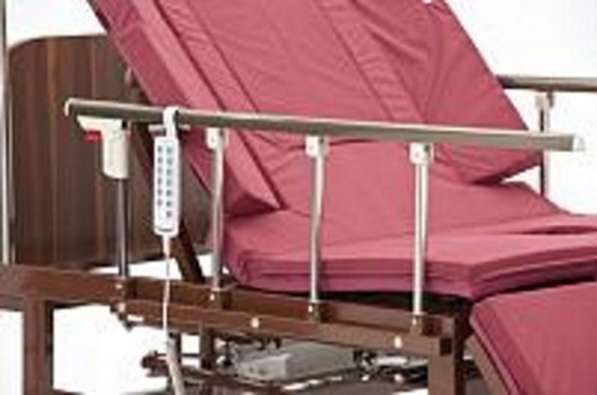 Кровать медицинская функциональная с электротуалетом в фото 5