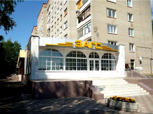 Сдам 2к на 2/9 этажного дома, по адресу улица Минская д.1