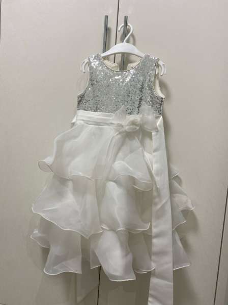 Платье нарядное