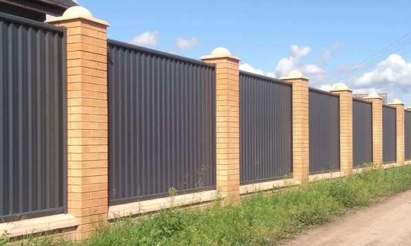 Монтаж заборов из металлопрофиля