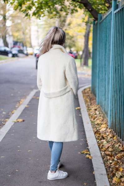 Шикарное белое пальто в Москве фото 7