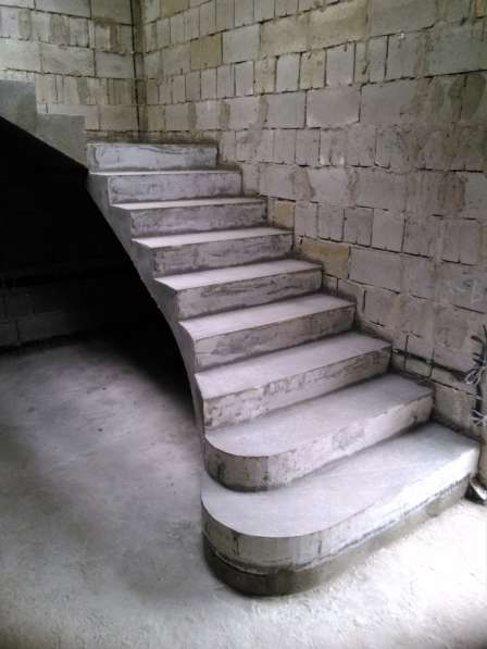 Изготовление железо-бетонных лестниц для коттеджа в Ульяновске фото 15