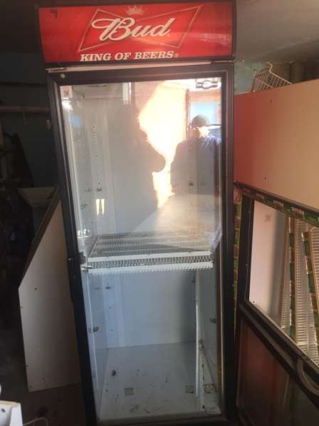 Холодильник-витрина для напитков