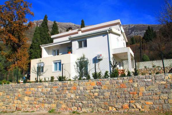 Новый двухэтажный дом в поселке Сутоморе (Бар, Черногория)