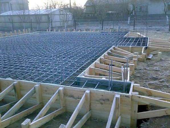Фундамент ленточный, свайный Устройство цокольного этажа в Краснодаре