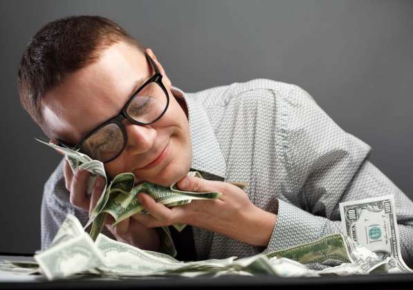 Из дома с помощью компьютера в