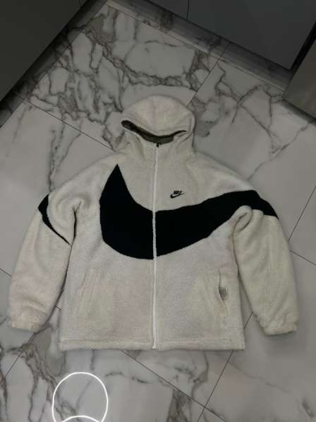 Двухсторонняя куртка Nike в Сыктывкаре