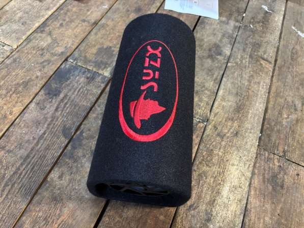 Сапбуфер в отличном состояние 250ват пользовался два месяца