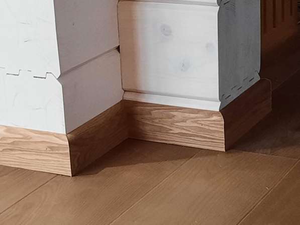 Установка покраска плинтусов в Москве фото 4