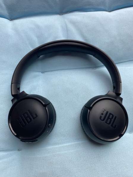 Беспроводные наушники JBL