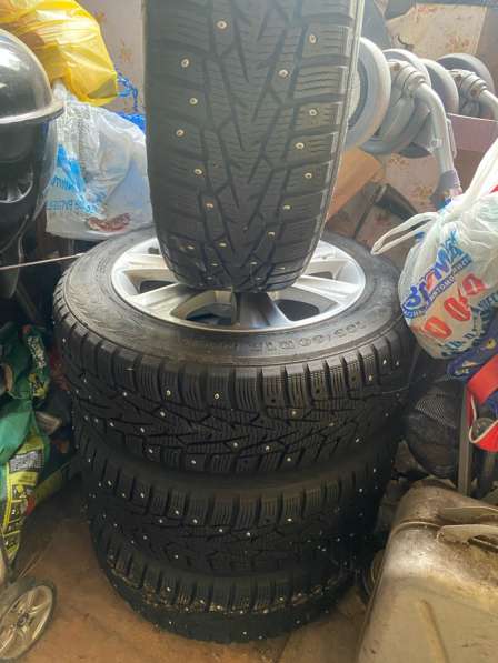 Продам комплект колес родные в Москве