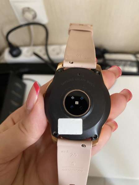 Смарт-часы Samsung Galaxy Watch 42mm Rose Gold в Ростове-на-Дону