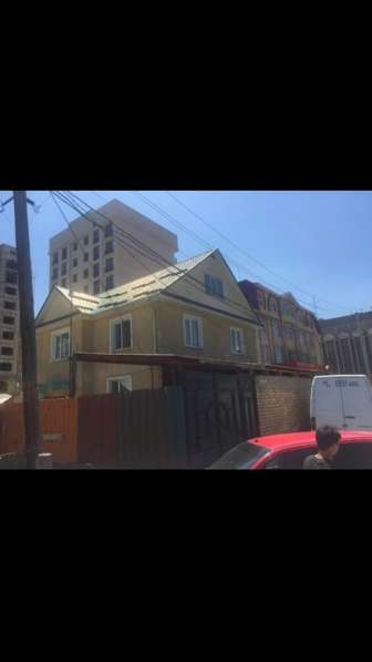Продаётся дом в ц. г Бишкек, терр: 8 сот