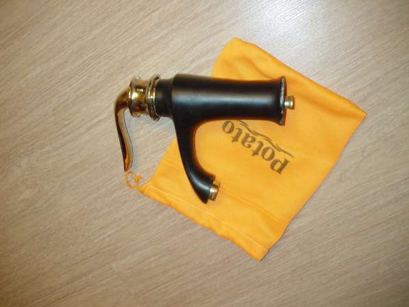 Кран-смеситель чёрный с ручкой под золото изящного дизайна в Видном фото 8
