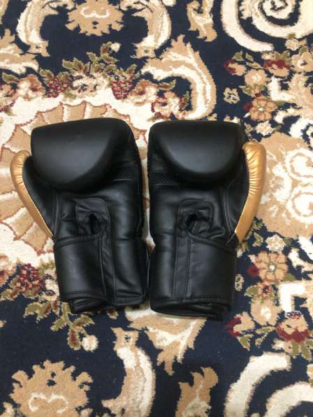 Боксерские перчатки Venum 14 унции в Махачкале