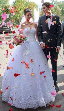 Кружевное пышное свадебное платье с вышивкой в Москве фото 10