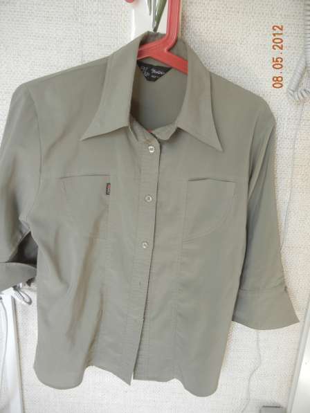 Блузка болотного цвета