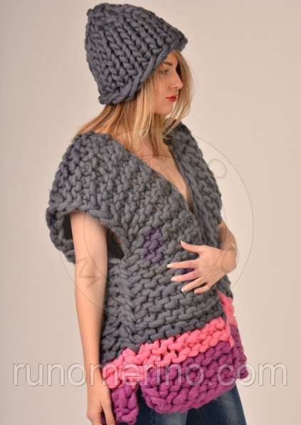 Жилетка из толстой пряжи в фото 15