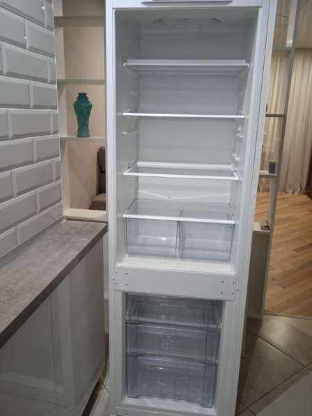 Продается встраиваемый холодильник в 