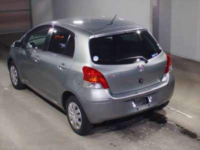 автомобиль Toyota Vitz 2011, продажав Омске в Омске