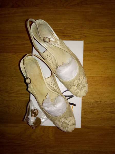 Босоножки перламутр