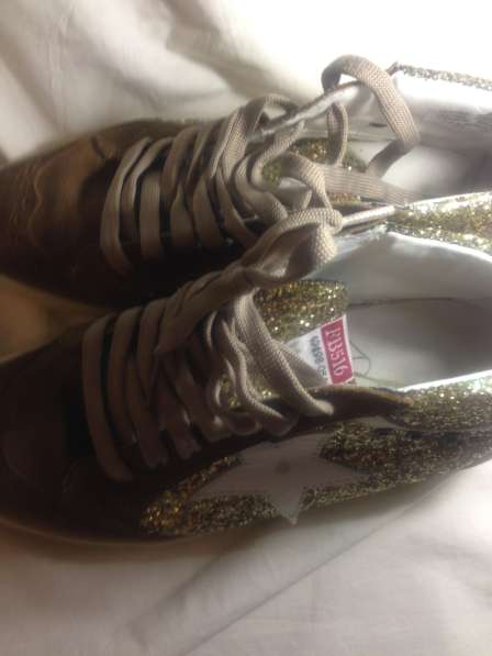 Кроссовки-ботинки замшевые с золотистым напылением в Москве