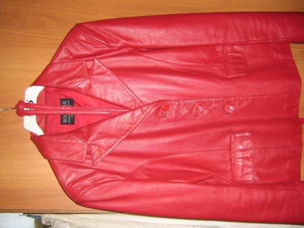 Пиджак кожаный красного цвета, размер 46