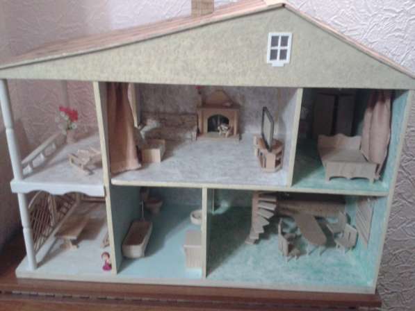 Продаю деревянный кукольный домик ручной работы с мебелью в Сочи фото 7