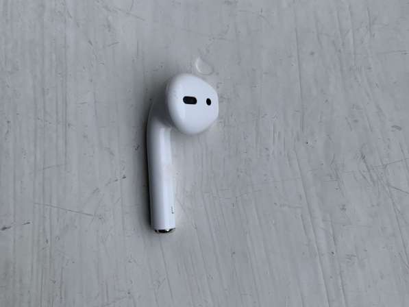 Продаю AirPods 2 поколения