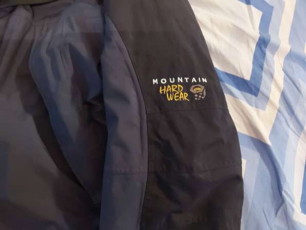 Продам куртку для туризма Mountain Hard Wear новую в Смоленске