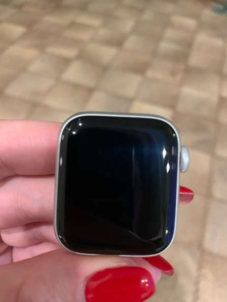 Смарт-часы Apple Watch SE 40mm Silver в Омске фото 6