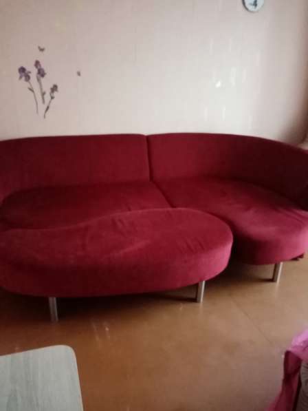 Продам диван в отличном состоянии плюс к нему 3 подушки в Гуково