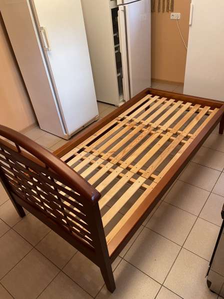 Кровать деревянная с матрасом 210х100 высота матраса 20 см в Саратове