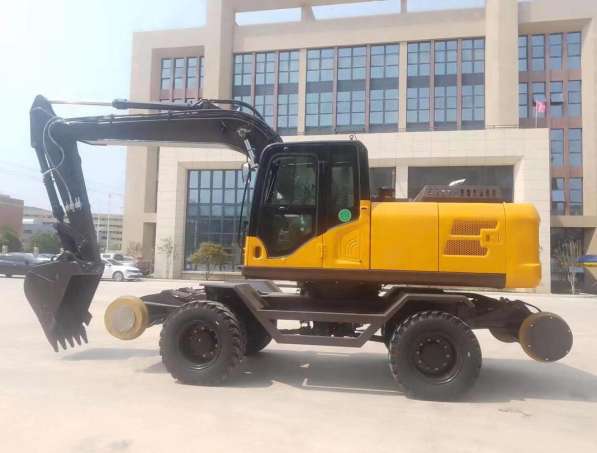 Экскаватор на комбинированном ходу в Москве