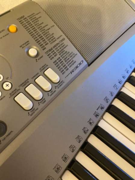 Синтезатор YAMAHA PSR-R300 61 клавиша + стойка в Москве фото 4
