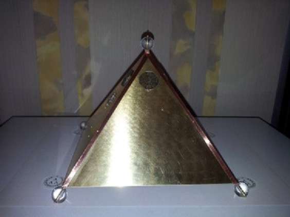 Пирамида из меди "Золотое сечение" в Санкт-Петербурге фото 5