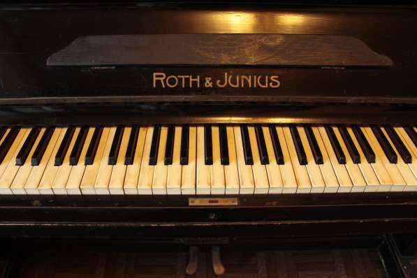 Продам старинное немецкое фортепиано 1912-1913 года выпуска в фото 7