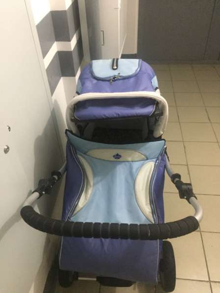 Отличная коляска для малыша в Барнауле