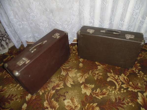 Продам два чемодана в нормальном состоянии