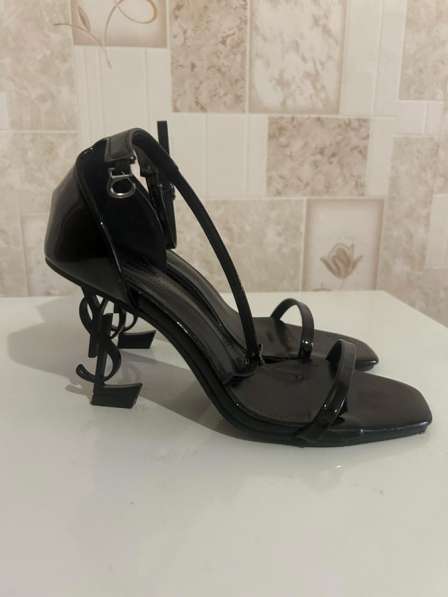 Туфли Yves Saint Laurent в Якутске