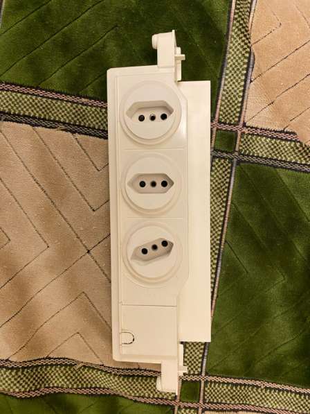 Розетка электрическая Hager Volta