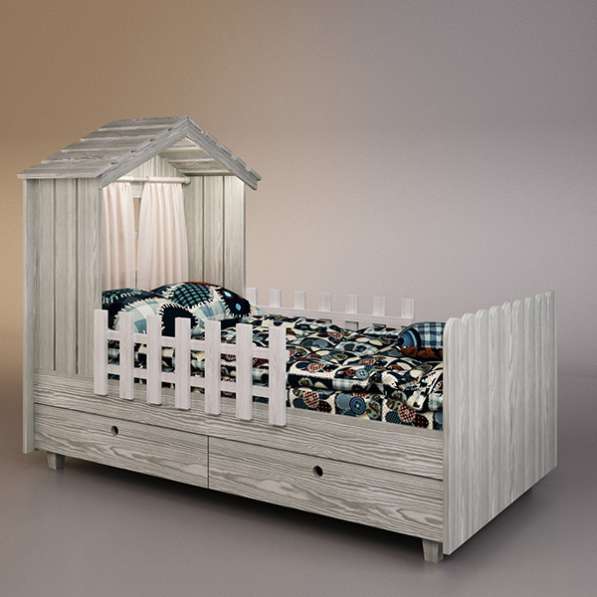 Детская мебель из натурального дерева. Кровать для мальчика.