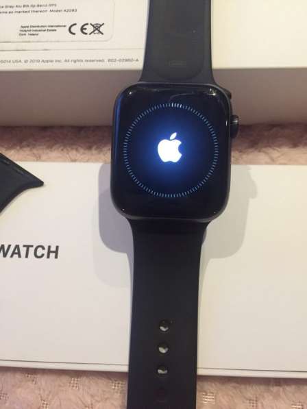 Смарт Часы Apple Watch 5,44 мм, покупала в Германии