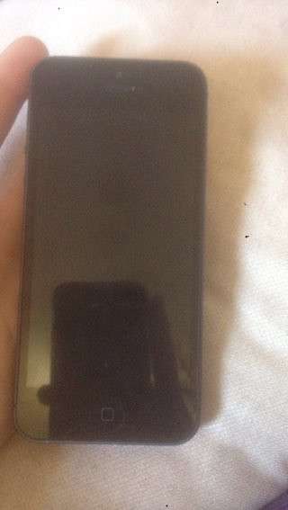 Телефон IPhone 5 чёрного цвета новый