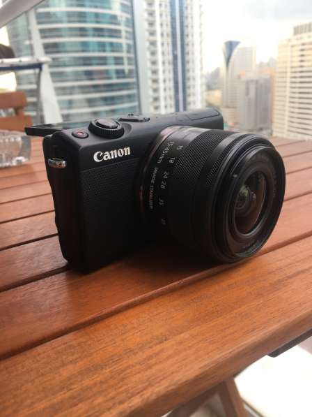 Canon EOS-M100