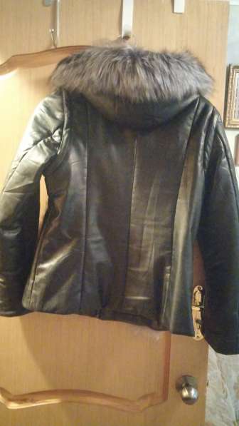 Куртка-жилетка кожаная с чернобуркой и отстегивающими рукава в Лобне