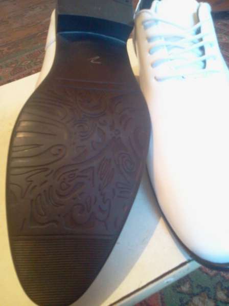 Новые мужские туфли белые в Орске