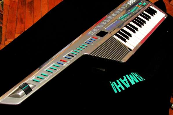 Клавишный синтезатор YAMAHA model SHS-10S